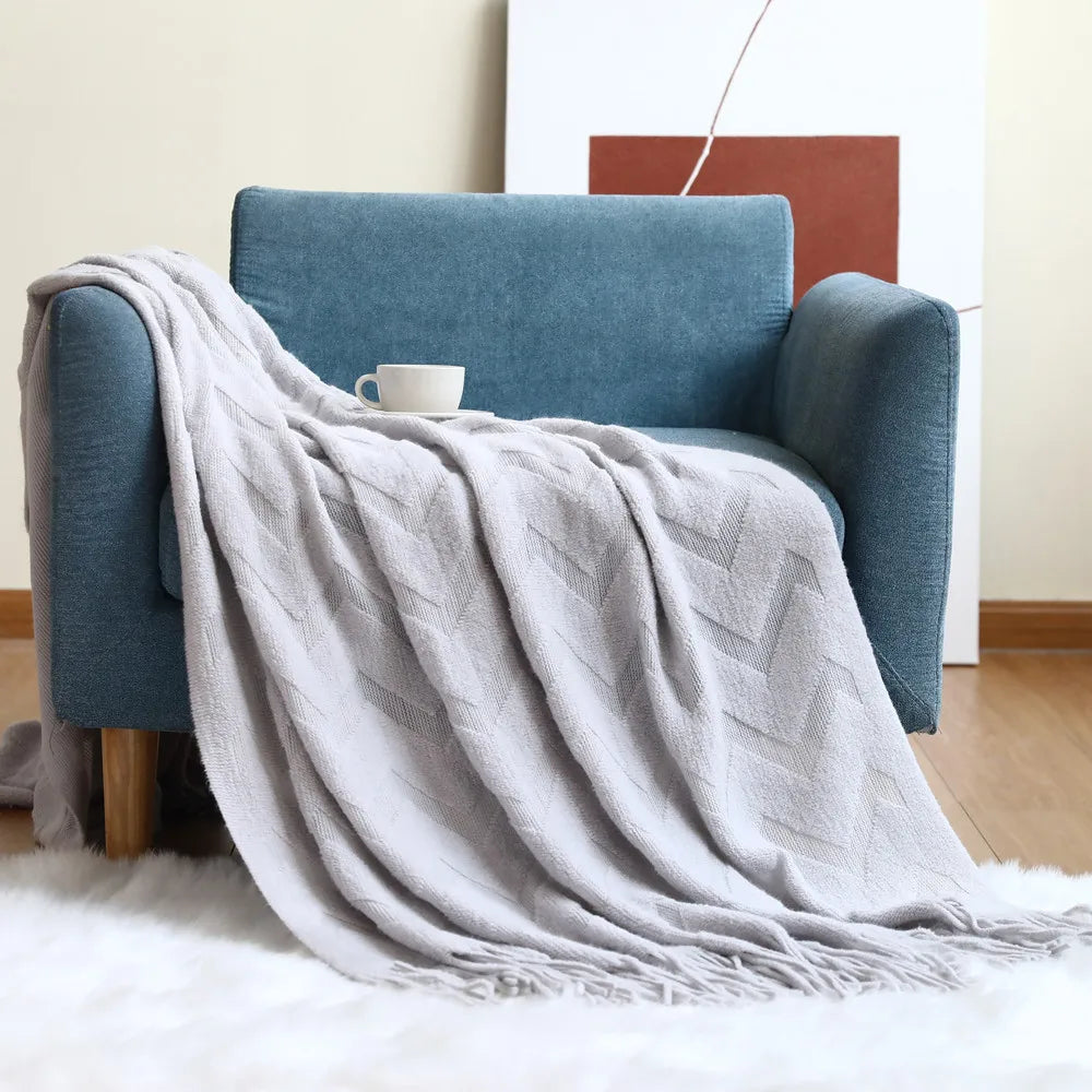 Acrylstrickdecke als stilvolle Ergänzung für Sofa oder Bett