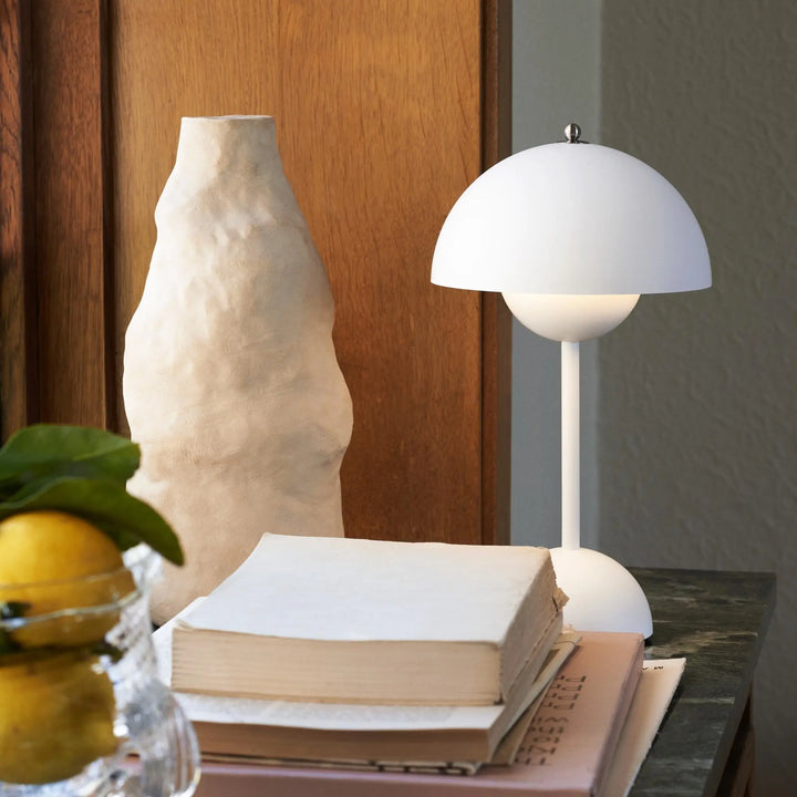 Wireless LED table lamp – Stylish lighting for a cozy home