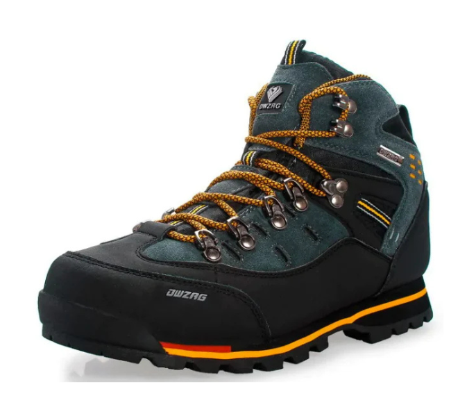 Men's hiking boots with anatomical fit