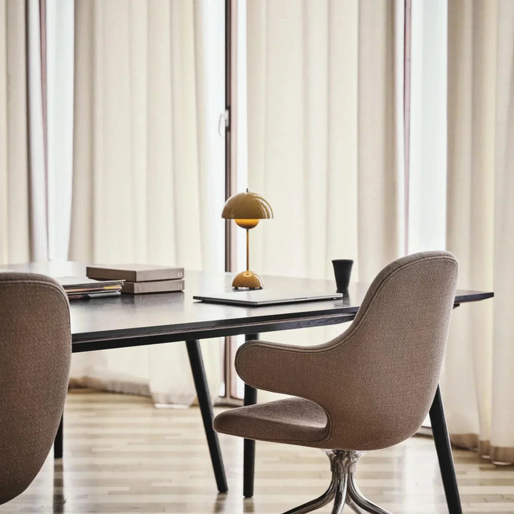 Wireless LED table lamp