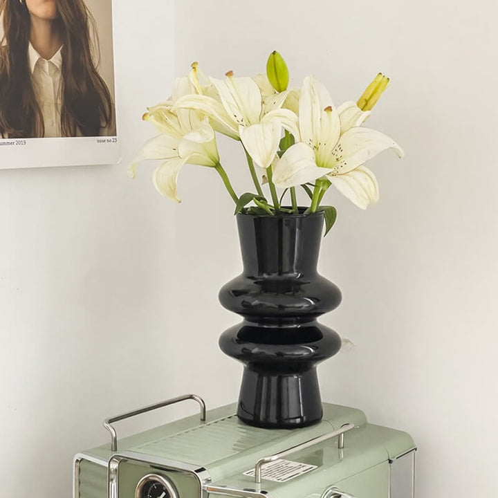 Glasblumenvase mit wellenförmigem Design