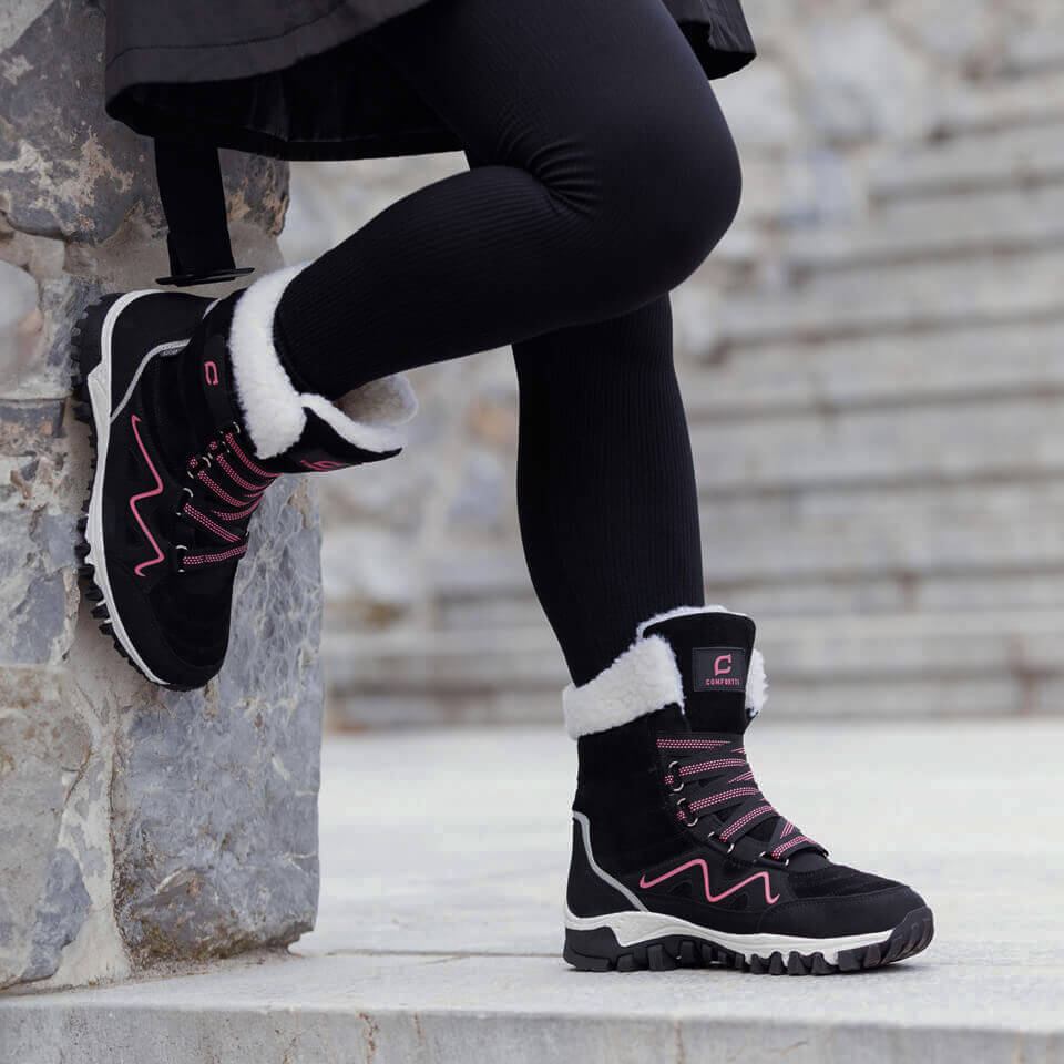 Women's winter boots with thermal lining and weatherproof design 