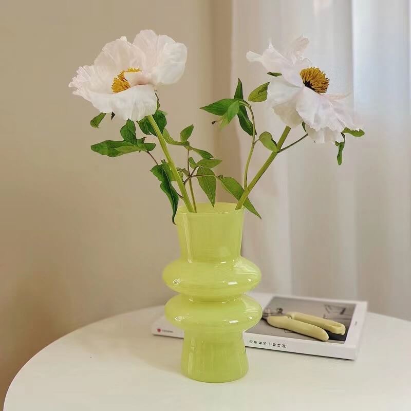 Glasblumenvase mit wellenförmigem Design