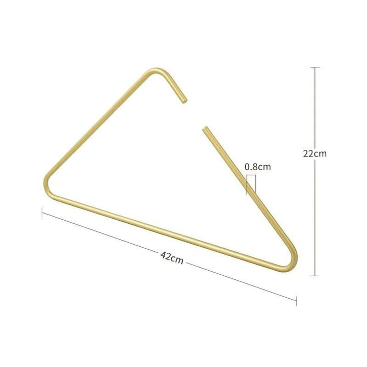 Kleiderbügel-Set mit fünf dreieckigen Metallbügeln