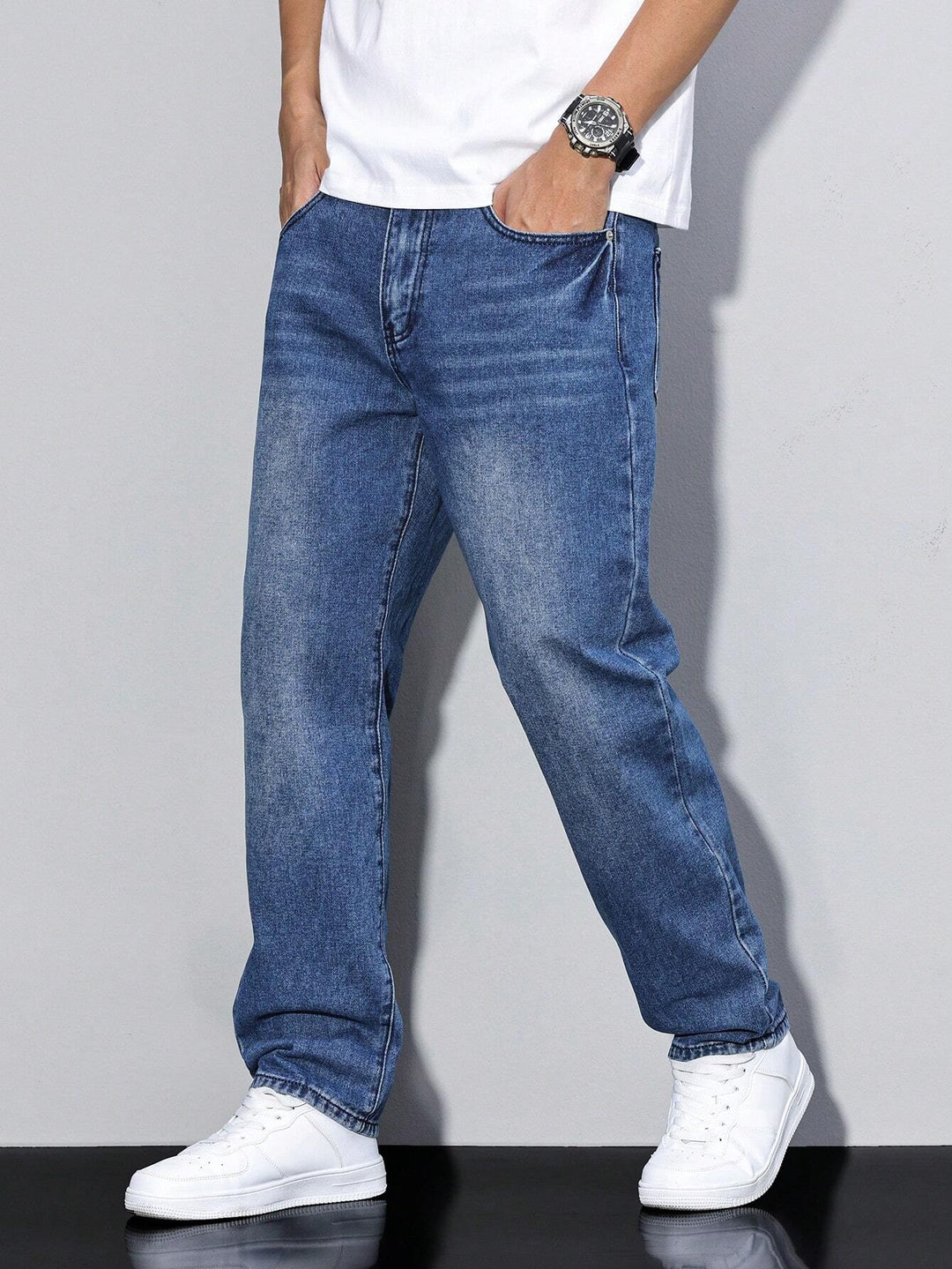 Men's jeans in effen colour with straight cut