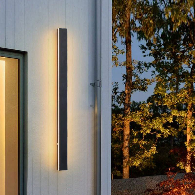Linear LED outdoor wall light made of metal and acrylic 