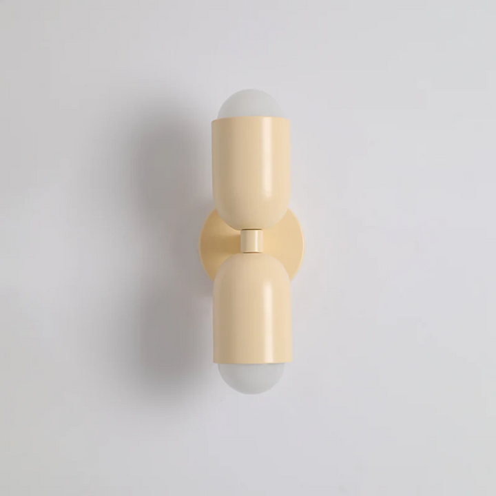 Doppelseitige LED-Wandlampe mit Farbwechsel an einer Wand