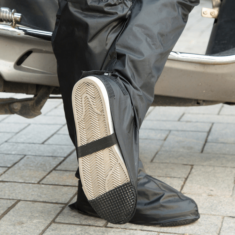 Rain trousers with integrated shoe covers – ideal for cyclists