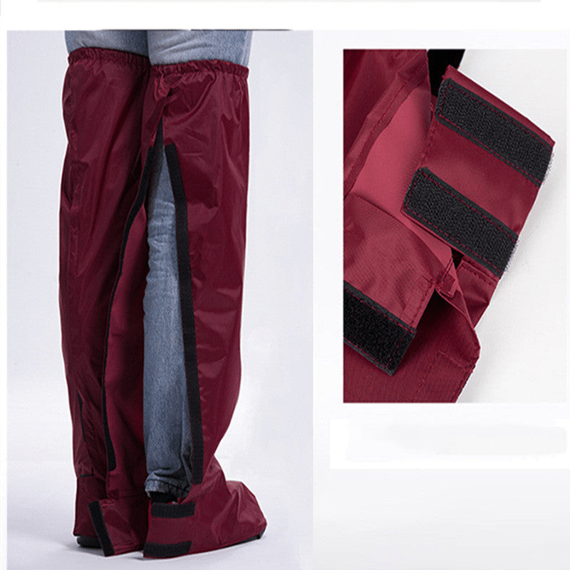 Rain trousers with integrated shoe covers – ideal for cyclists