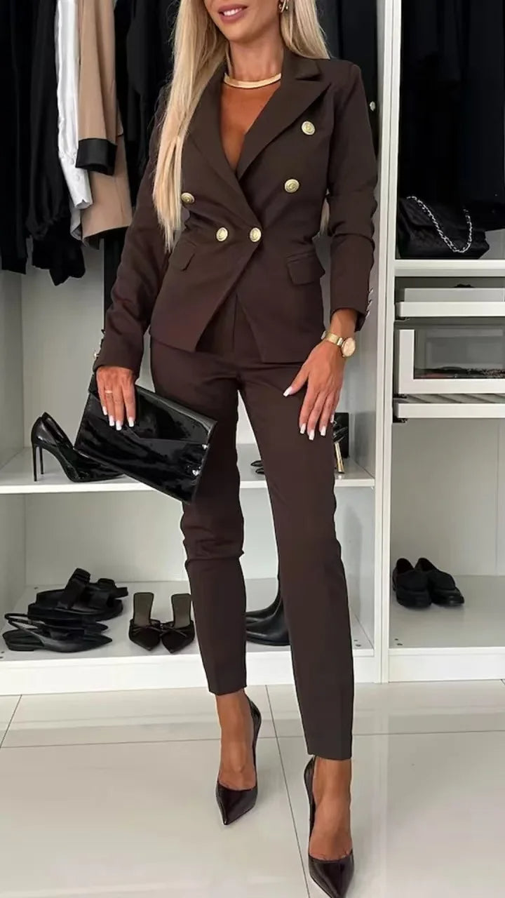 Women's Double-Breasted Suit with Tailored Cut 