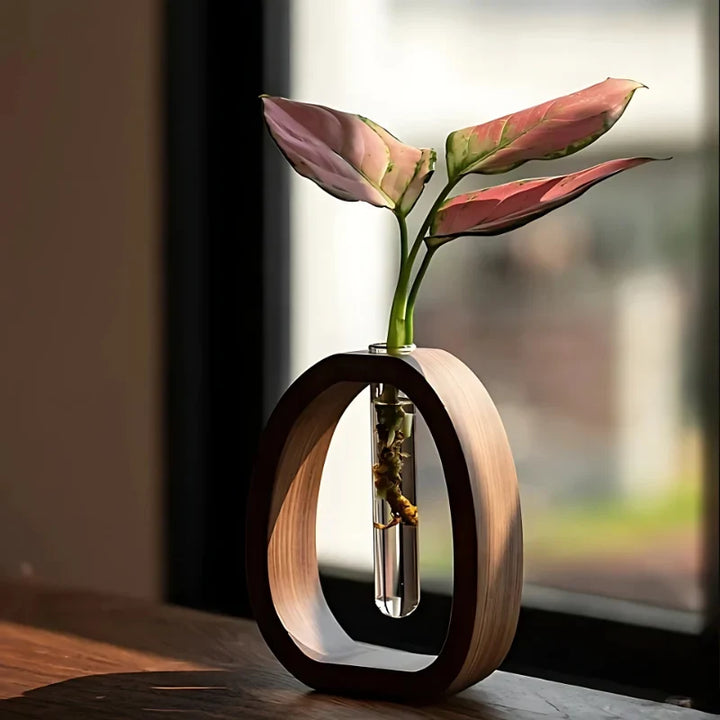 Dekorative Einzelblume aus Holz als stilvoller Akzent für den Wohnraum