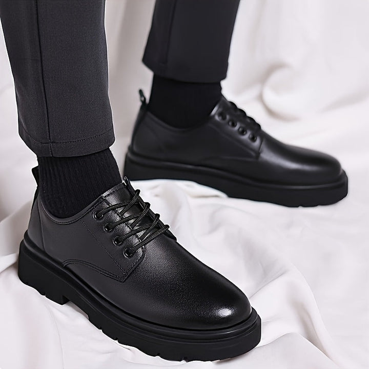 Men's lace-up shoes with a smooth finish