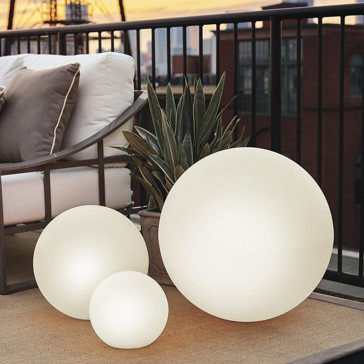 Color-changing LED sphere lamp for garden and home 
