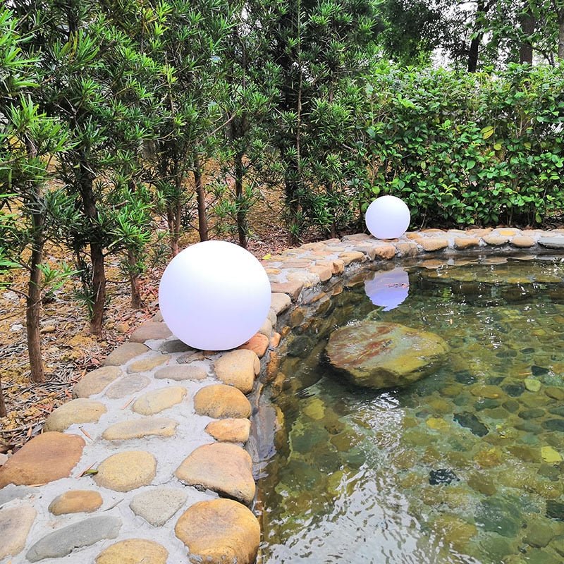 Color-changing LED sphere lamp for garden and home 