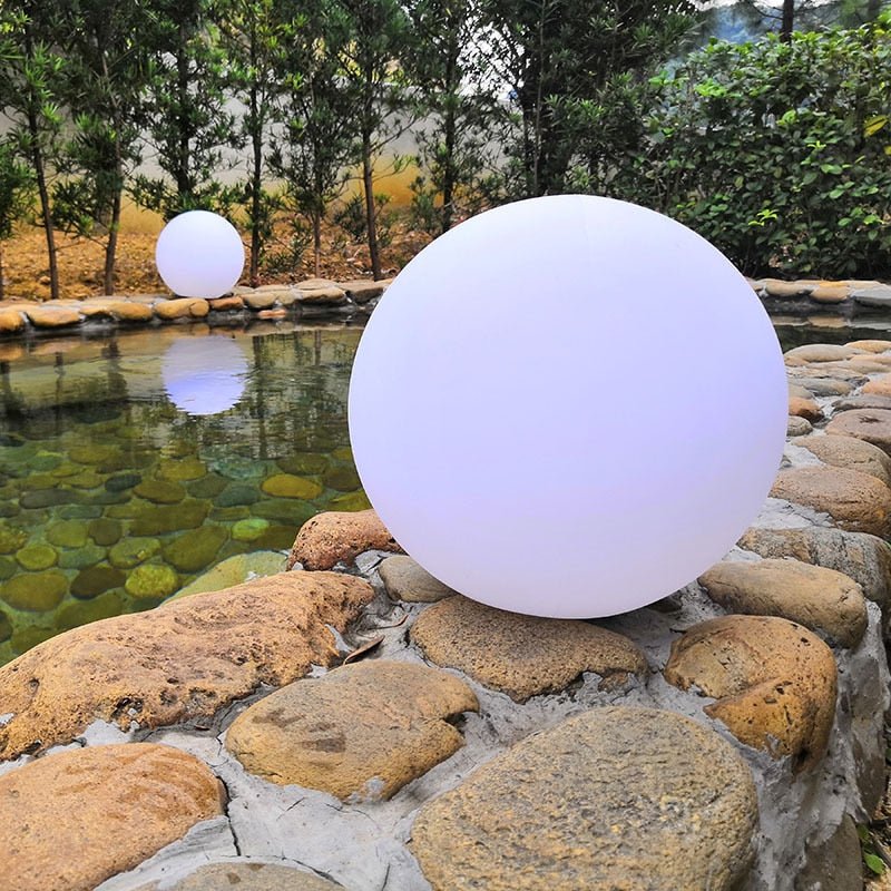 Color-changing LED sphere lamp for garden and home 