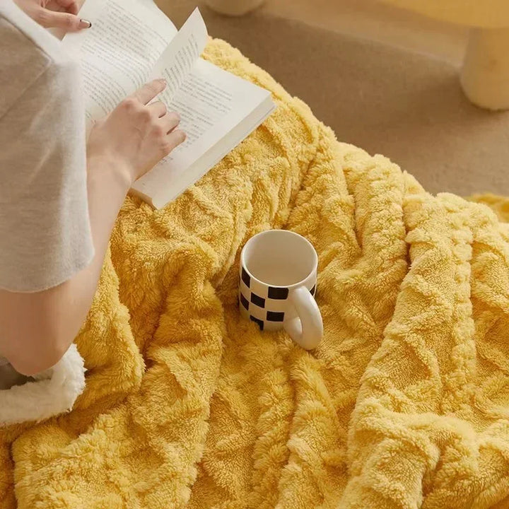 Cozy fleece blanket – soft, warm &amp; stylish for winter
