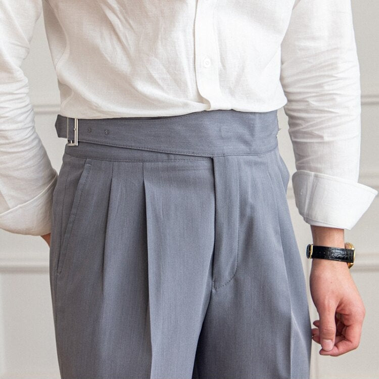Men's pleated trousers with buckle closure and classic cut