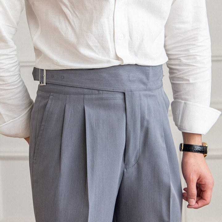 Men's pleated trousers with buckle closure and classic cut