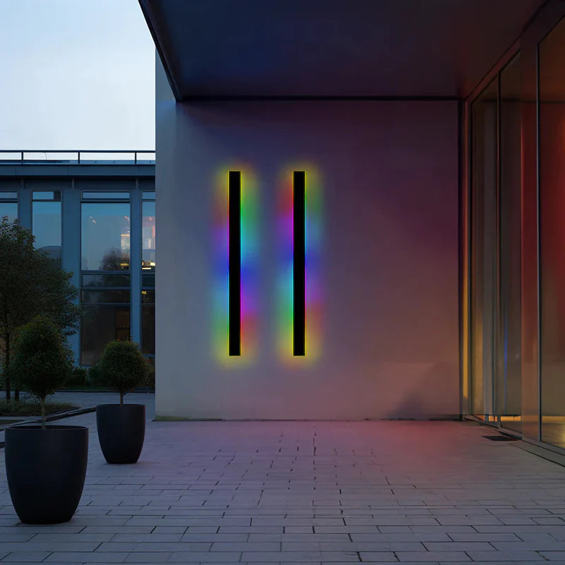 Linear LED outdoor wall light made of metal and acrylic 