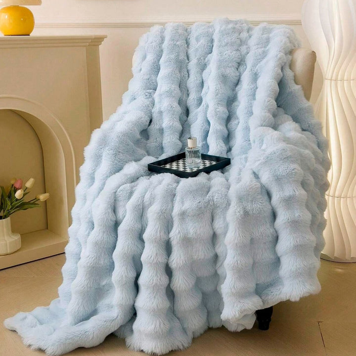 Fluffy faux fur blanket – Soft plaid throw for all seasons 
