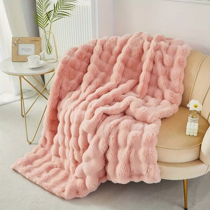 Fluffy faux fur blanket – Soft plaid throw for all seasons 