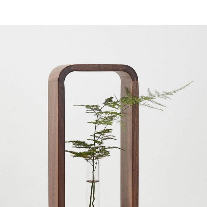Stecklingsvase für die Fensterbank aus Glas und Holz im modernen Wohnstil