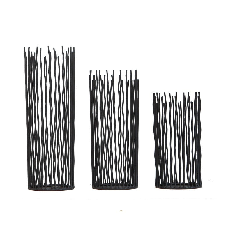 Geometrischer Kerzenhalter aus Schmiedeeisen – Modernes Design für stilvolle Wohnakzente