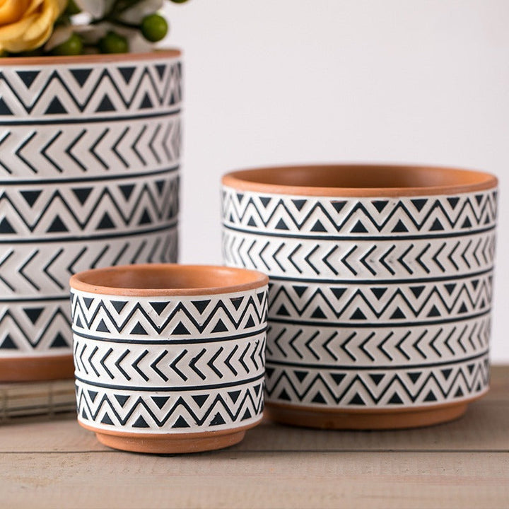 Minimalistische Blumenvase aus Keramik im nordischen Look