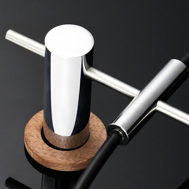 Minimalist metal wall clock – Open design with bronze hands