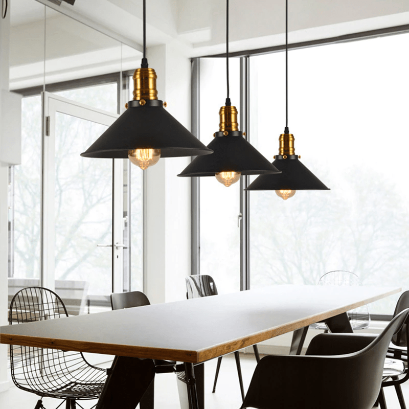 Adjustable pendant light in industrial style