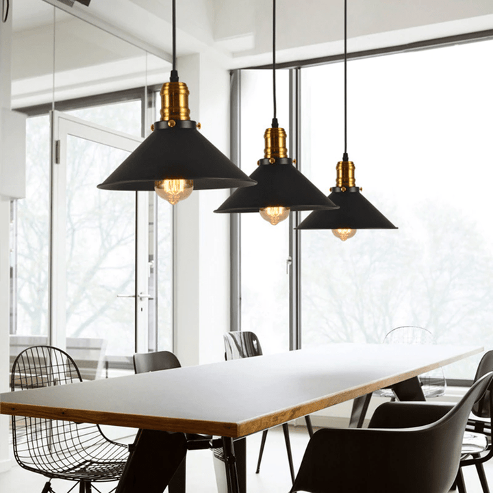 Adjustable pendant light in industrial style