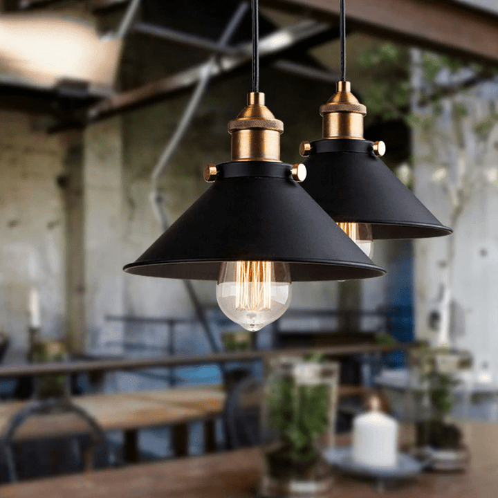 Adjustable pendant light in industrial style