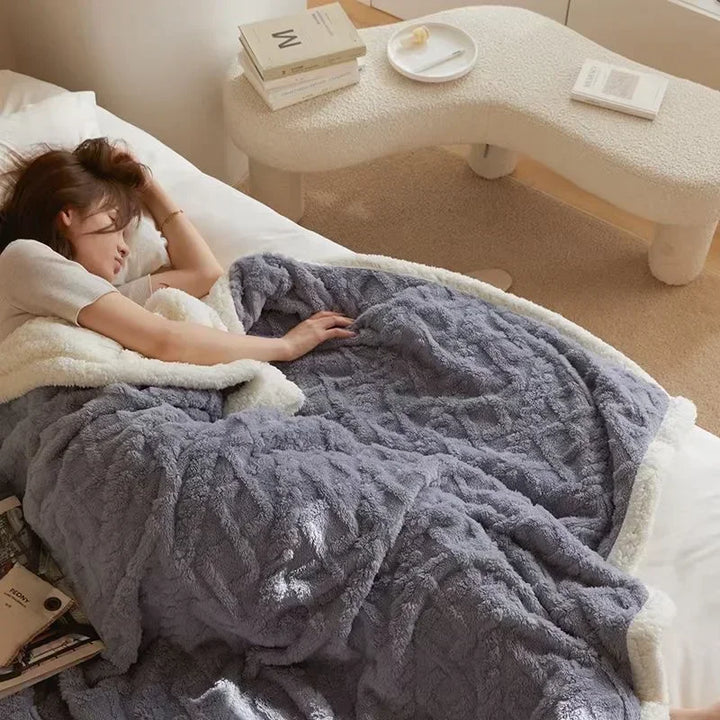 Cozy fleece blanket – soft, warm &amp; stylish for winter