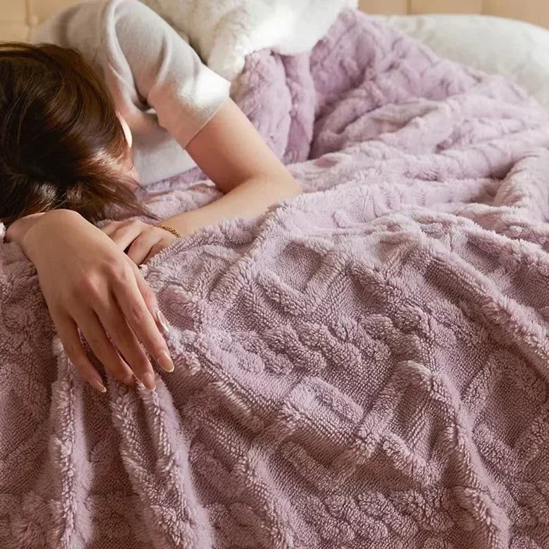 Cozy fleece blanket – soft, warm &amp; stylish for winter