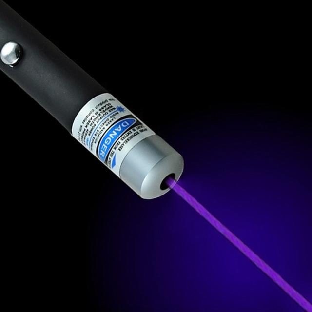 Powerful compact laser pointer