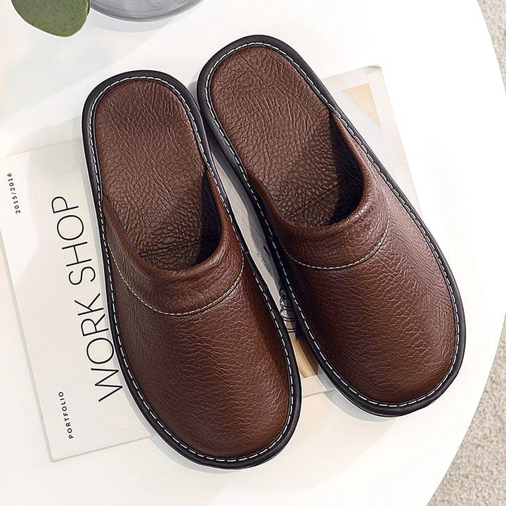 Men's slippers with faux leather look