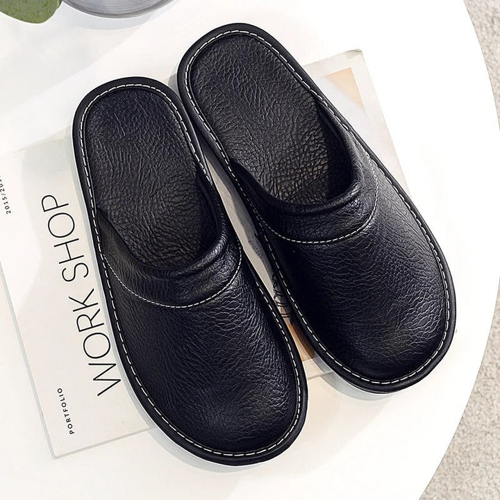 Men's slippers with faux leather look