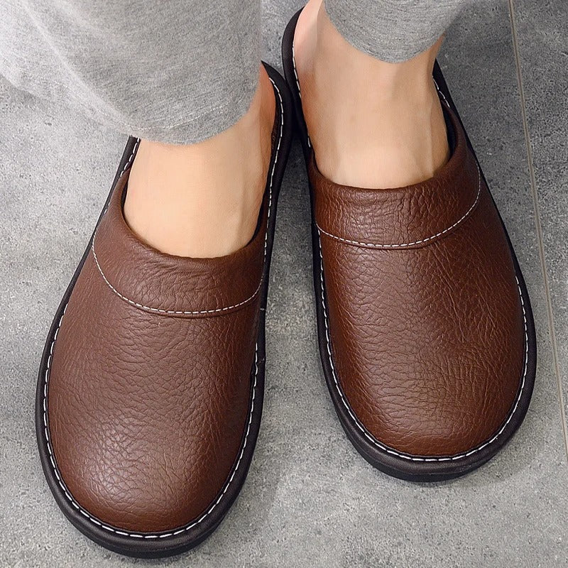 Men's slippers with faux leather look