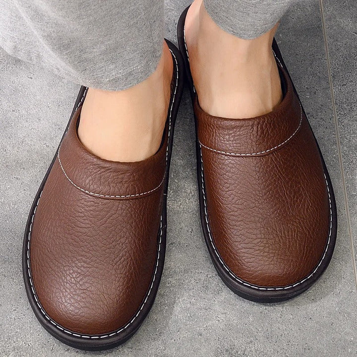 Men's slippers with faux leather look