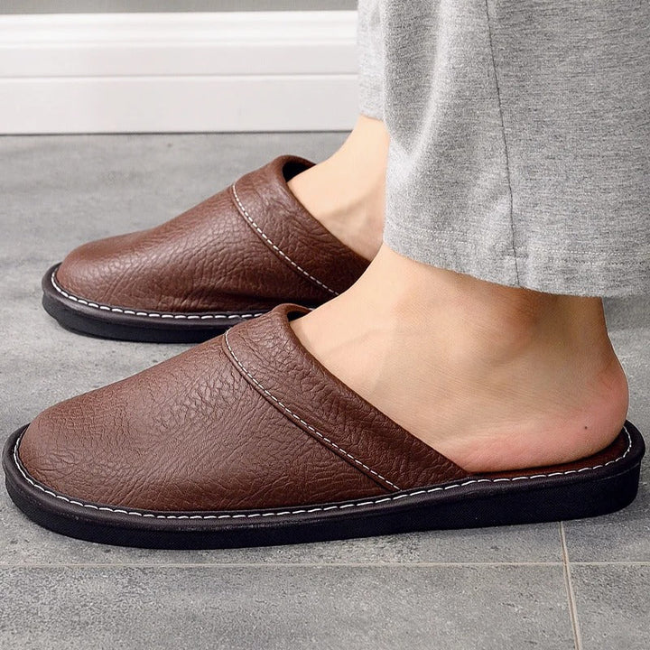 Men's slippers with faux leather look