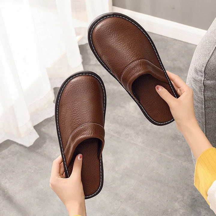 Men's slippers with faux leather look