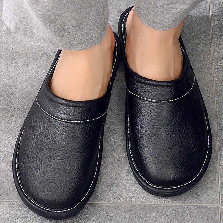 Men's slippers with faux leather look