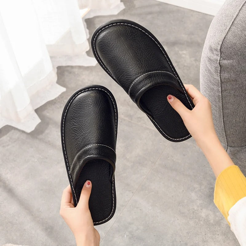 Men's slippers with faux leather look
