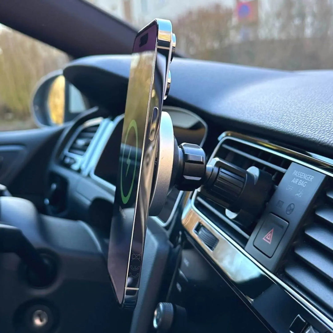 Magnetic car mount with MagSafe and fast charging function for iPhones