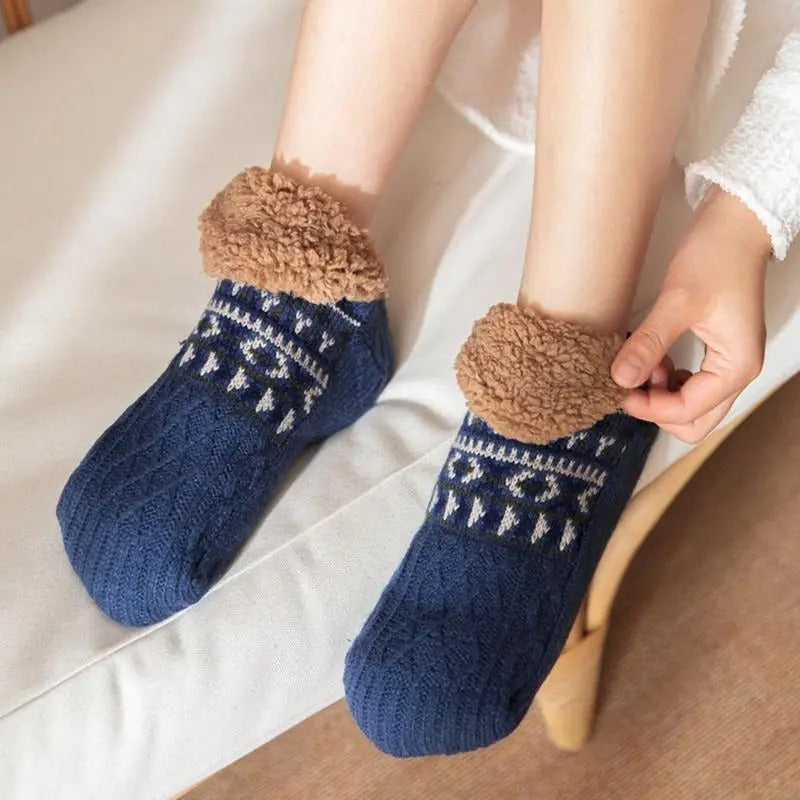 Unisex cozy socks with anti-slip sole 