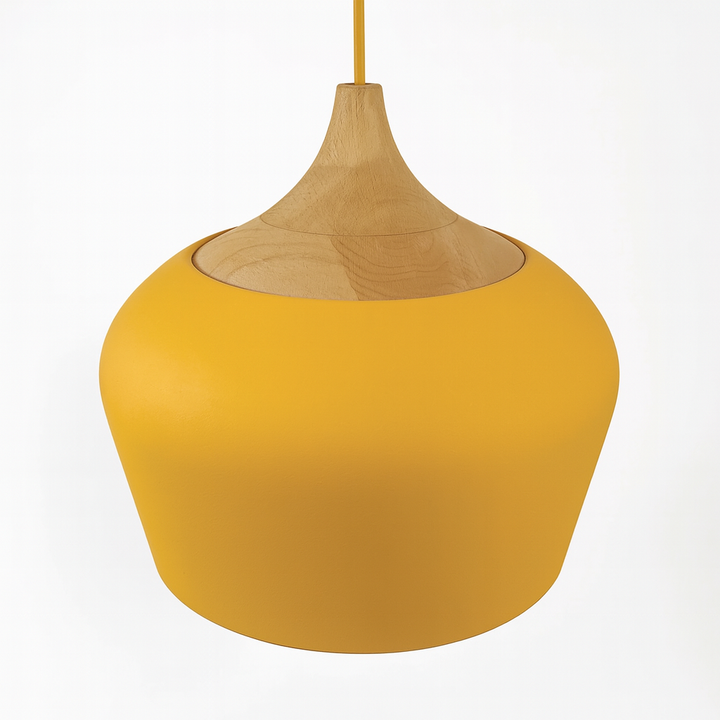 Pendelleuchten aus Metall und Holz in sanften Pastellfarben