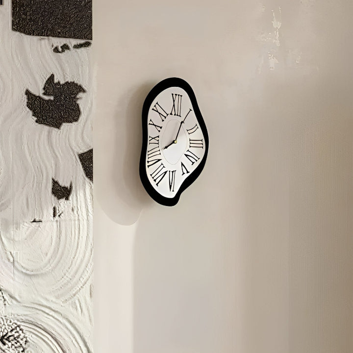 Silent wall clock with Roman numerals – Modern Nordic design