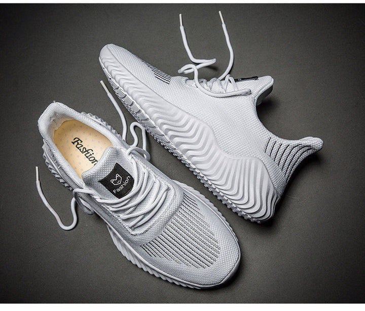 Men's sports shoes with modern design and breathable mesh