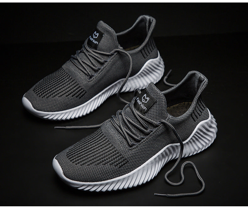 Men's sports shoes with modern design and breathable mesh