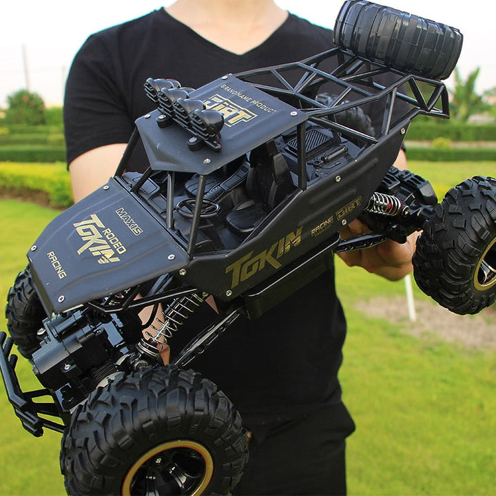 RC Offroad Car with 4WD and remote control for children and adults